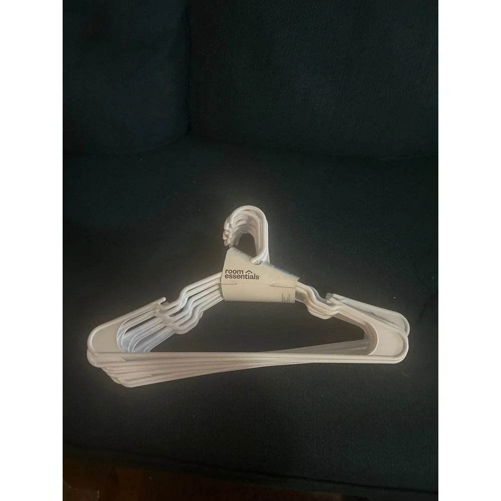 Room Essentials White Plastic Clothes Hangers 18 Pack with Notched Shoulders